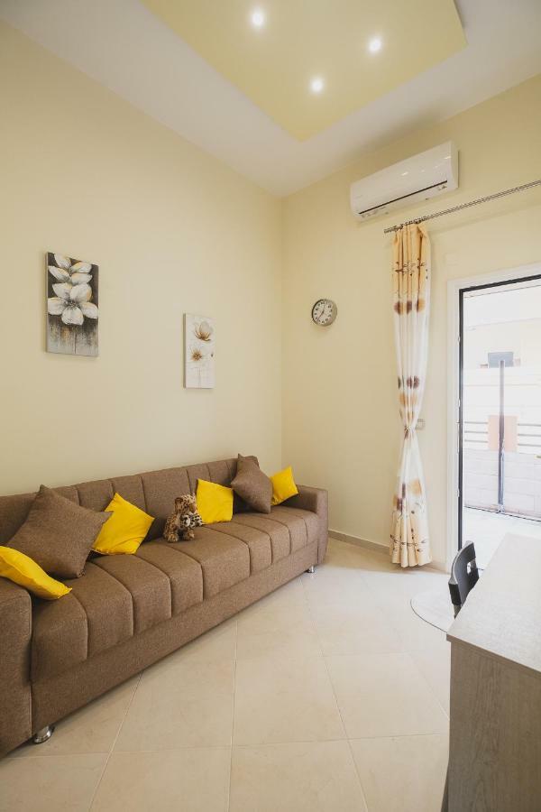 Spacious Home With Parking خانيا المظهر الخارجي الصورة